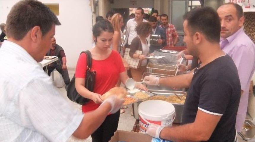 Diyanet Vakfı K&uuml;tahya Şubesi'nden Her G&uuml;n 200 Kişiye İftar