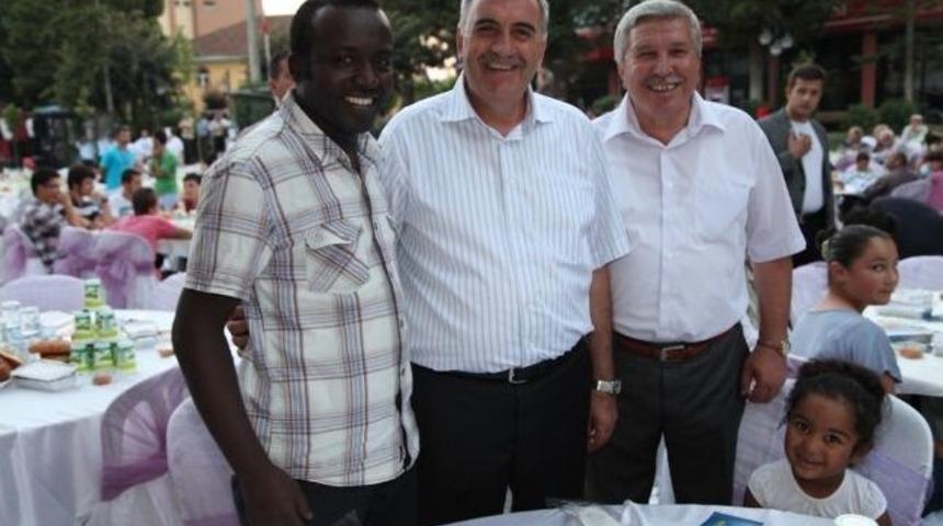 G&ouml;n&uuml;l Sofrası S&ouml;ğ&uuml;tl&uuml;&rsquo;de Kuruluyor