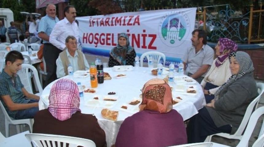 K&uuml;&ccedil;&uuml;cek&rsquo;te Halk İftarı