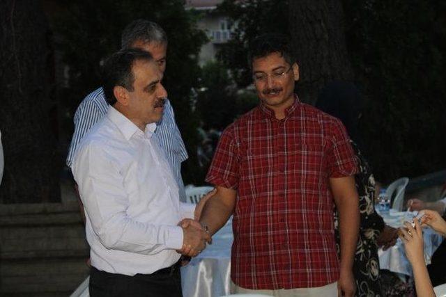 K&uuml;&ccedil;&uuml;cek&rsquo;te Halk İftarı 1