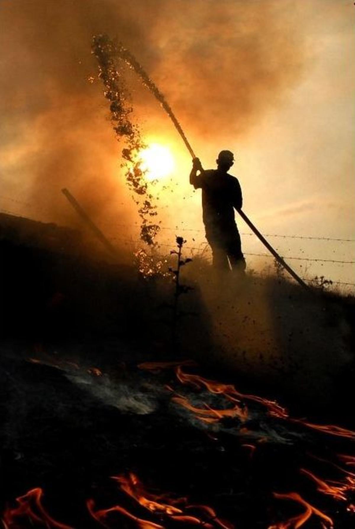 Alevleri Dizginleyen İş&ccedil;iler