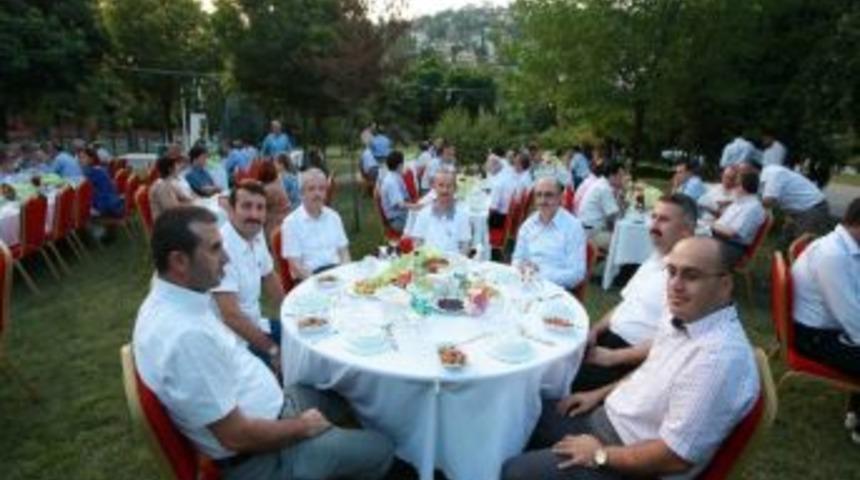 Karaosmanoğlu, "&ouml;n&uuml;m&uuml;z Aydınlık Geleceğe Bakıyoruz"