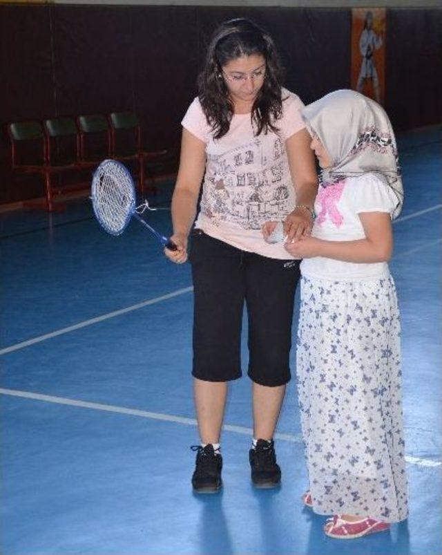 Kur’an Kursundan Badminton Salonuna