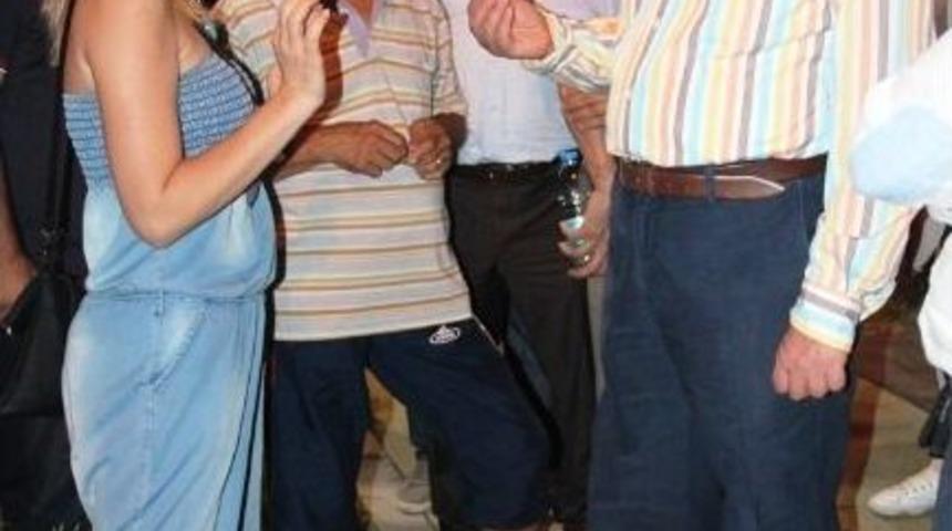 Konak Belediyesi'nin İftarları S&uuml;r&uuml;yor