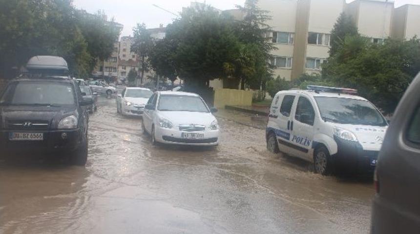 Kocaeli Sağanak Yağışa Teslim Oldu