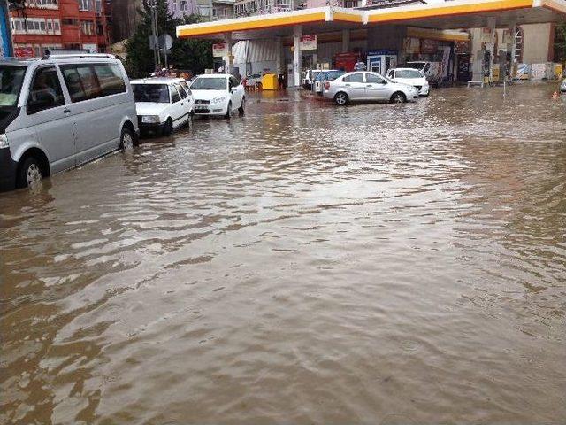 Kocaeli Sağanak Yağışa Teslim Oldu