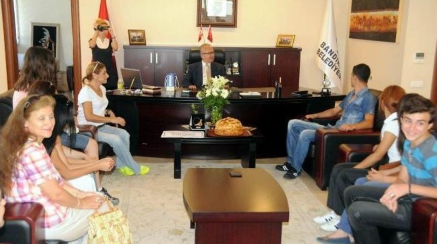 Sasfag Yurda D&ouml;nd&uuml;