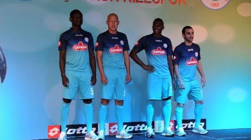 &Ccedil;aykur Rizespor'un Yeni Sezon Formaları Tanıtıldı