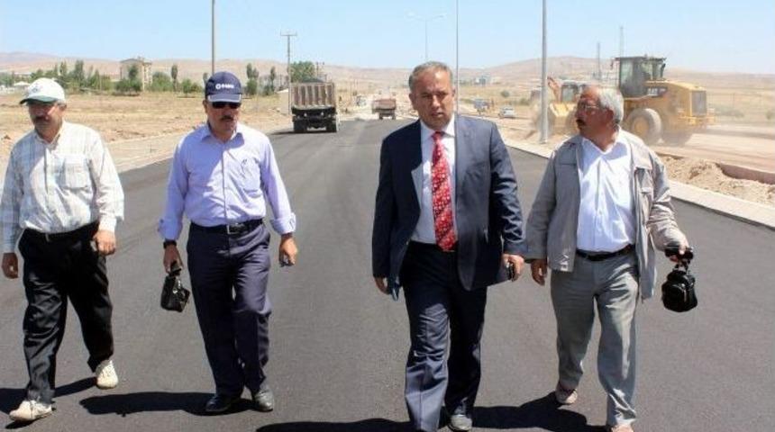 Necmettin Erbakan Caddesindeki &Ccedil;alışmalar S&uuml;r&uuml;yor