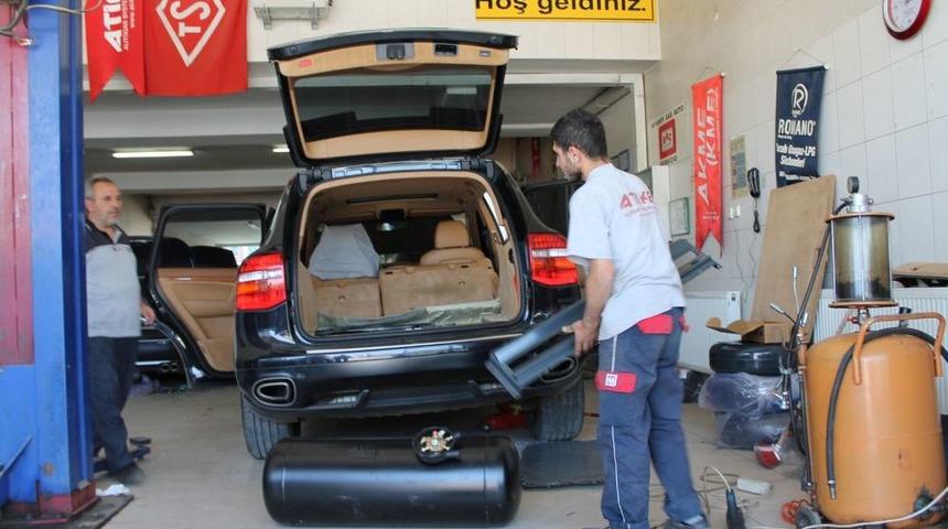 Porsche Marka Aracına T&uuml;p Taktırdı