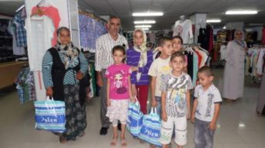 İhh Ramazan Bayramı &Ouml;ncesi, İhtiya&ccedil; Sahibi 60 &Ccedil;ocuğu Giydirdi