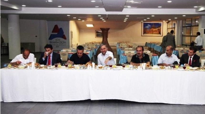 Rektör Prof. Dr. Aslan’dan İftar Yemeği