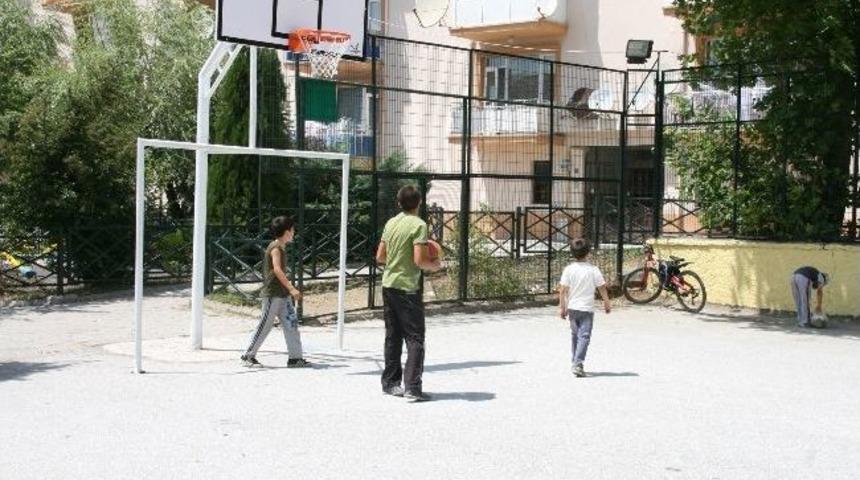 Boz&uuml;y&uuml;k&rsquo;te Basketbol Sahalarının Sayısı Artıyor