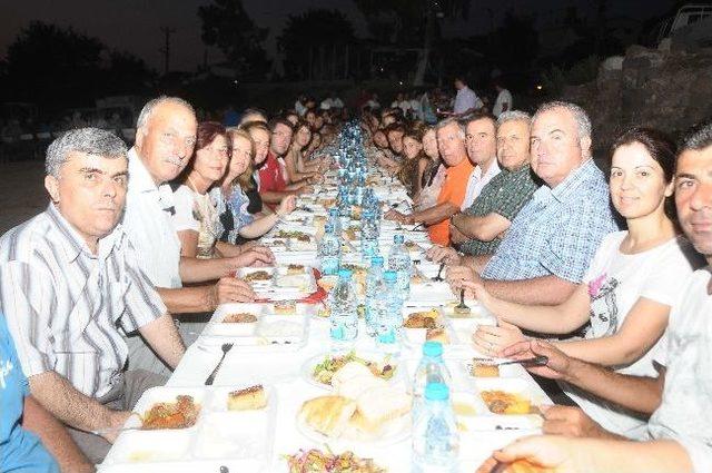 &Ccedil;eşme de B&uuml;t&uuml;nleştiren İftar 1