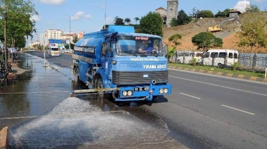 Trabzon Belediyesi&rsquo;nden Kaldırım Yıkama Aracı