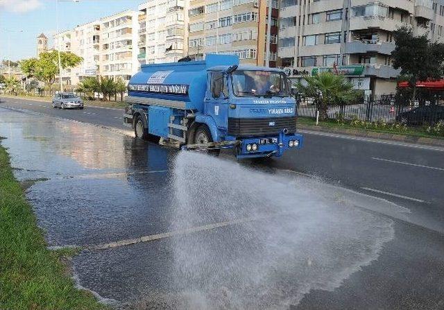 Trabzon Belediyesi&rsquo;nden Kaldırım Yıkama Aracı 1