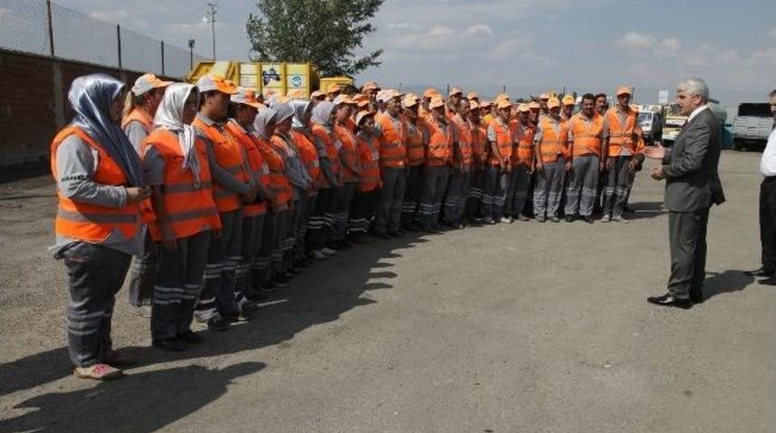 Başkan Sakallı Bayram &Ouml;ncesi İş&ccedil;ilerini Unutmadı