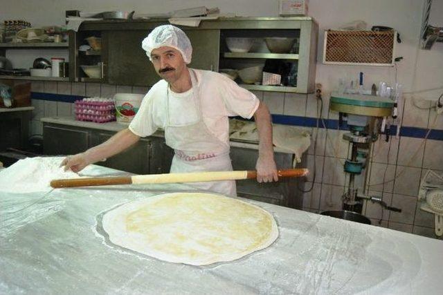 Ayvalık&rsquo;ta Bayramlık Baklavaya Rekor Talep 1