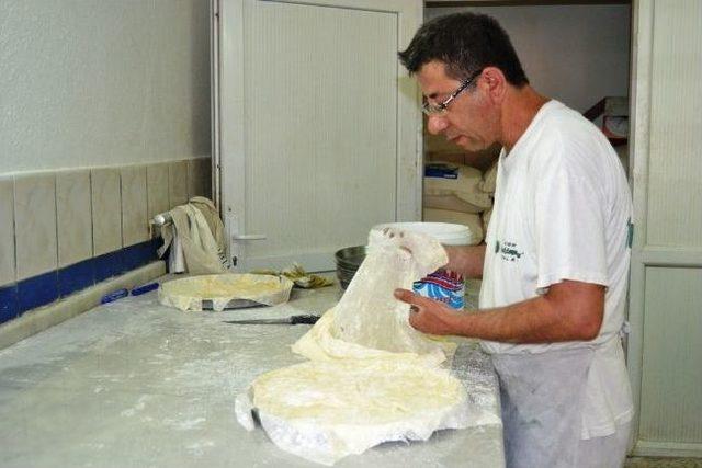 Ayvalık&rsquo;ta Bayramlık Baklavaya Rekor Talep 2
