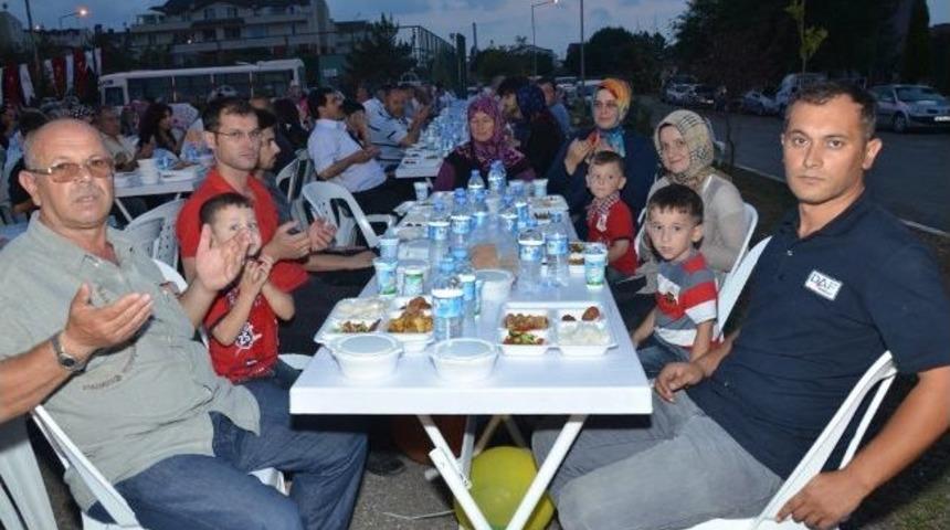 Kartepe'de Mahalleler İftarda Buluşuyor