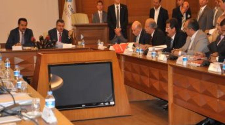 Toplu S&ouml;zleşme G&ouml;r&uuml;şmelerinde Oturma D&uuml;zeni Krizi