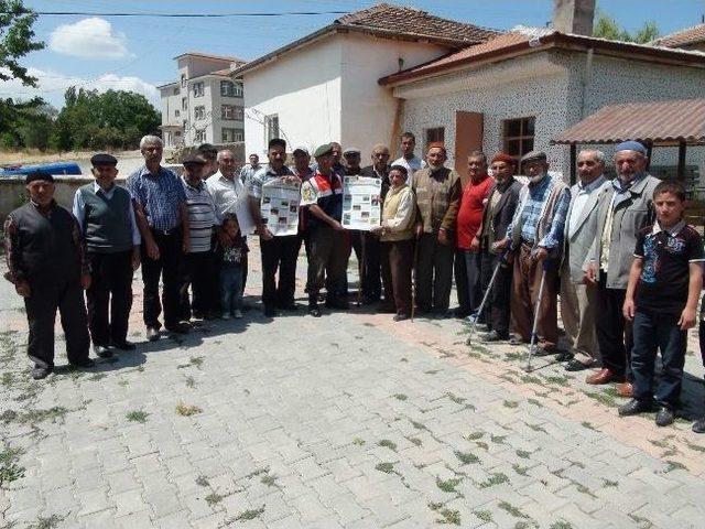 Yozgat Jandarmadan K&ouml;ylerde Broş&uuml;rl&uuml; Anız Yangını Uyarısı 1
