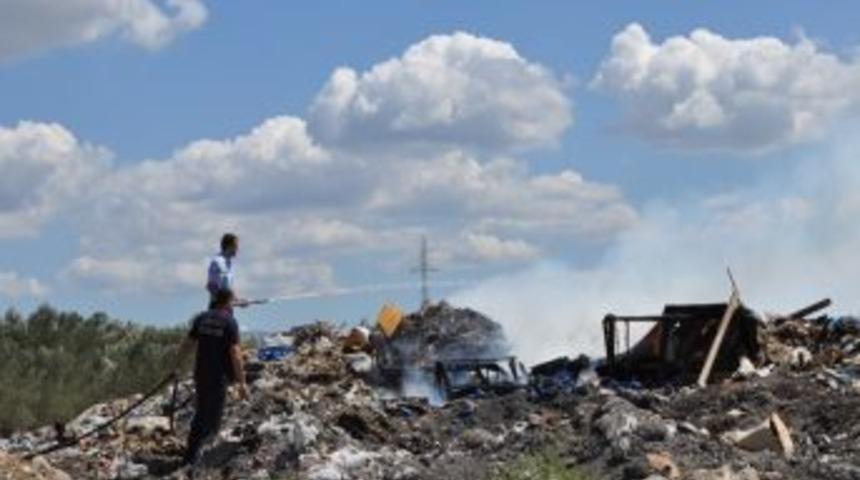 Edremit'te Şehir &Ccedil;&ouml;pl&uuml;ğ&uuml; Yandı