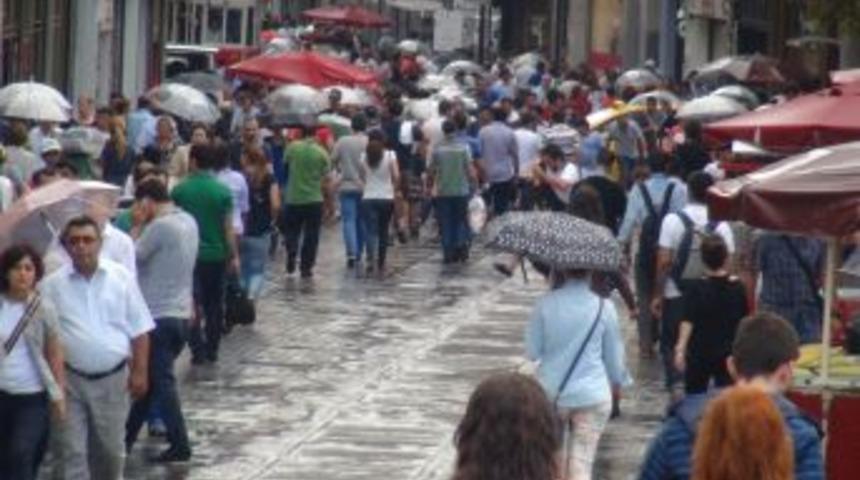 Sağanak Yağmur Taksim'e Gelenleri De Vurdu