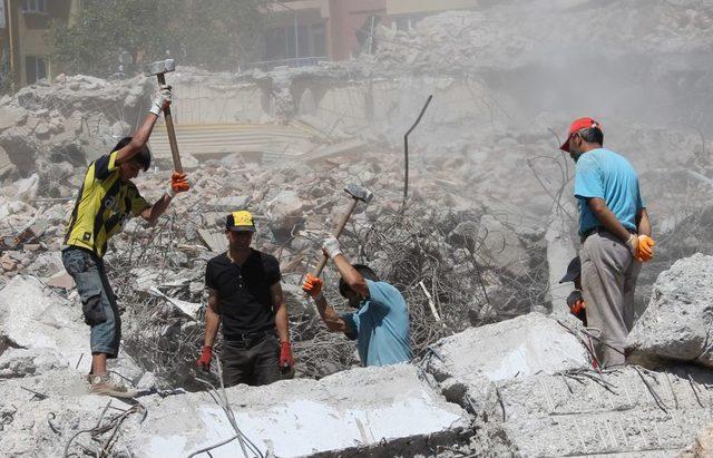 Tekel Binası Yıkımında Tehlikeli &Ccedil;alışma 1