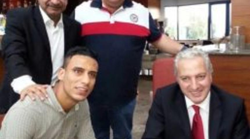 Rizespor Iraklı Ali Adnan İle Beş Yıllık S&ouml;zleşme İmzaladı