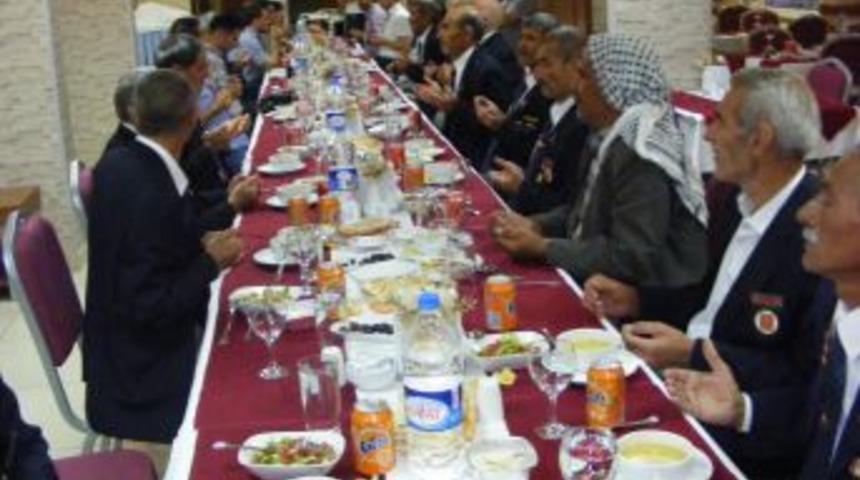 Viranşehir Kaymakamlığı Gazi Ve Şehit Yakınlarına Iftar Verdi