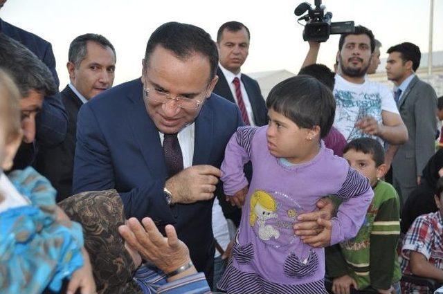 Başbakan Yardımcısı Bekir Bozdağ, Suriyelilerle İftar Yaptı