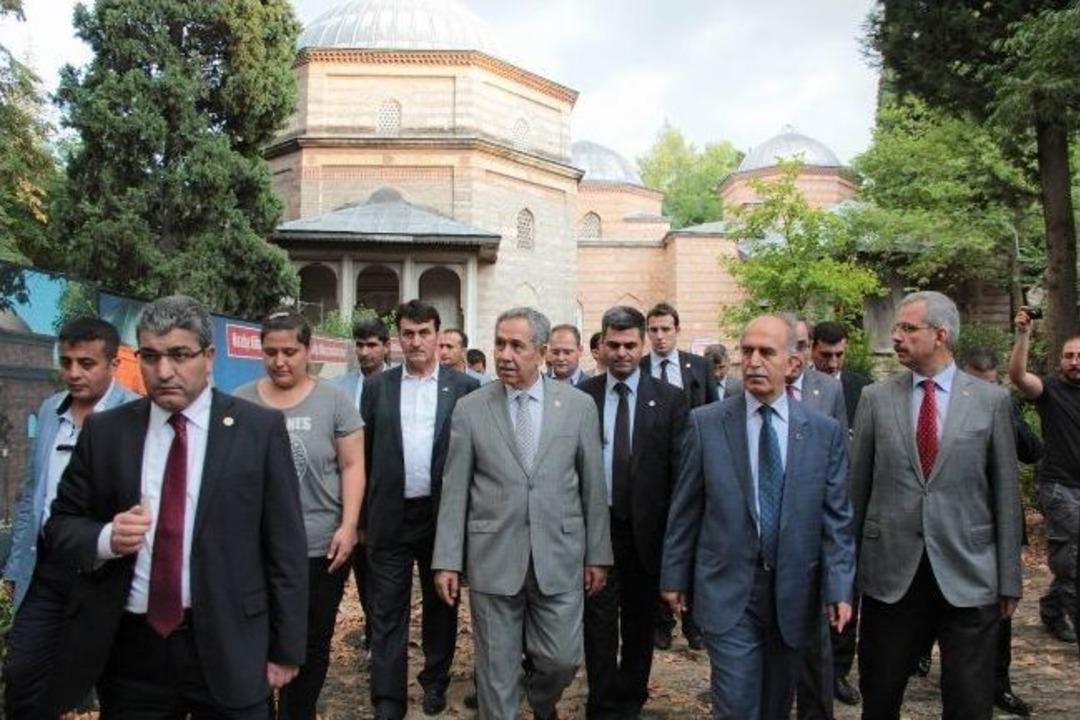 Arın&ccedil;: "t&uuml;rkiye'de Başkalarının İmreneceği Bir Ramazan Ge&ccedil;iriyoruz"