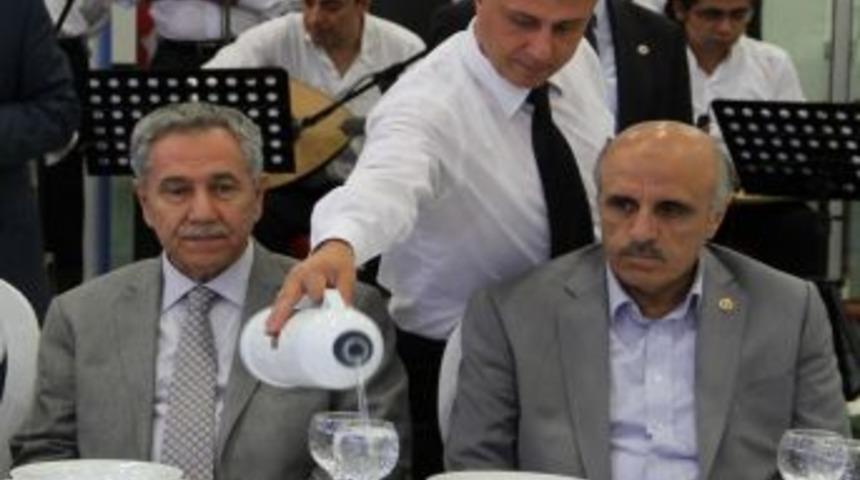 Arın&ccedil;: T&uuml;rkiye Olarak Başkalarının Imreneceği Bir Ramazan Ge&ccedil;iriyoruz