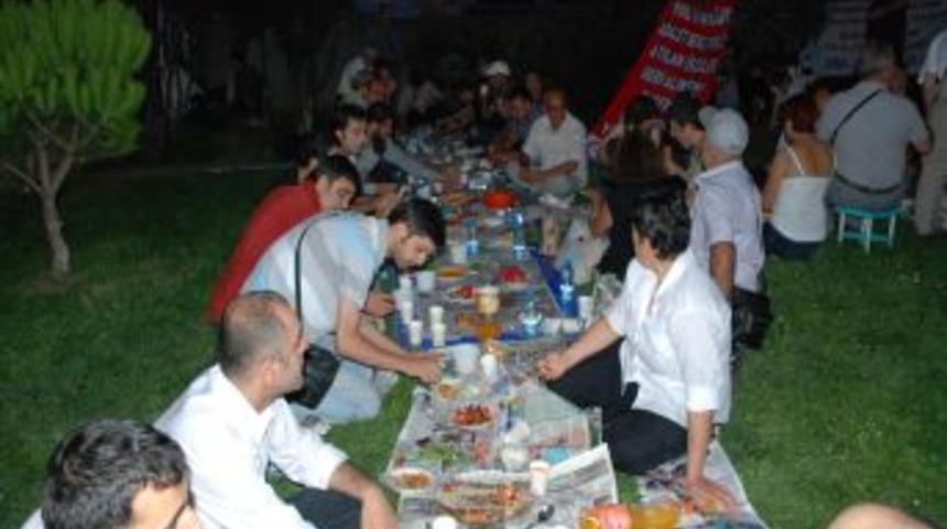 Dev Sağlık &Uuml;yeleri Iftarda Buluştu