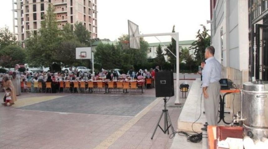 Kimse Yok Mu Derneği Bayan G&ouml;n&uuml;ll&uuml;leri, Kardeş Ailelerle İftar A&ccedil;tı