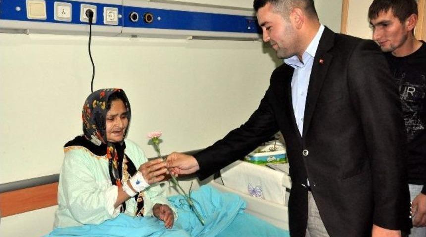 Gen&ccedil;lerden Hastalara İftar Sonrası S&uuml;priz Ziyaret