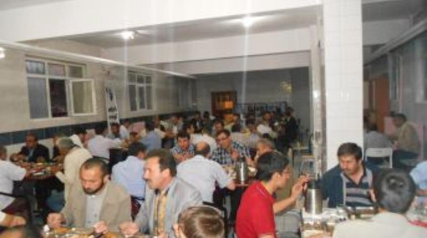 Kardeş Aileler Iftarda Buluştu