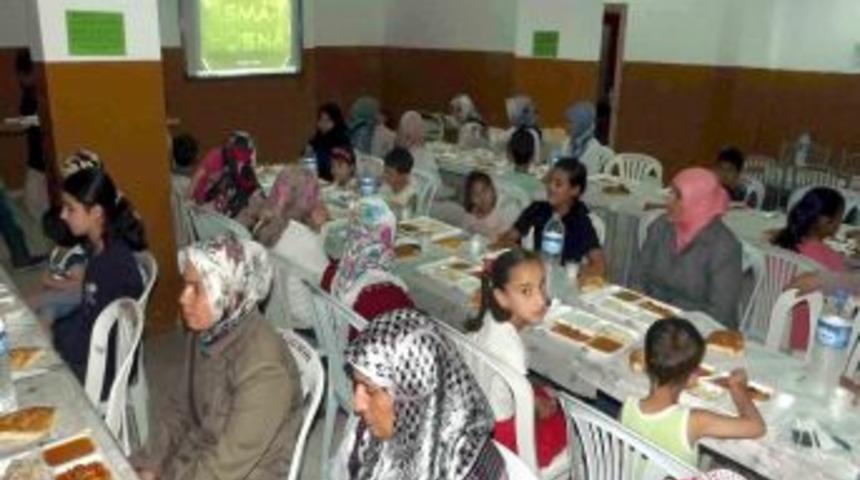 Ufuk Okuma Salonlarında 3 Bin 500 Kişiye Iftar Verildi