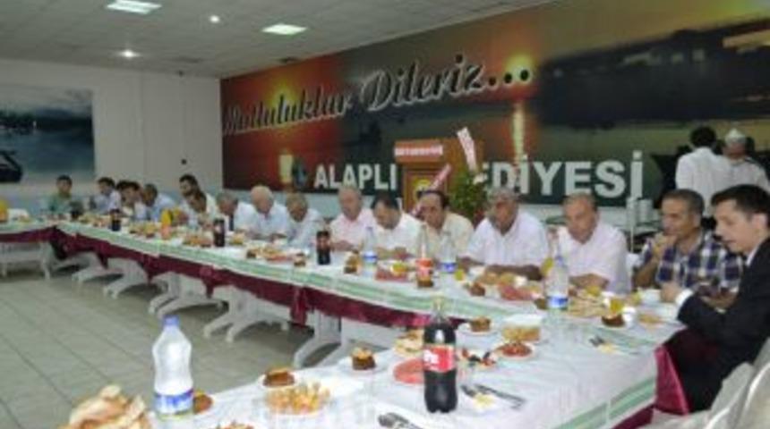 Alaplı'da esnaflar iftarda buluştu