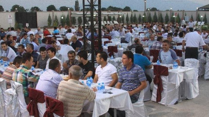 Saruhanlı Sanayi Esnafı İftarda Bir Araya Geldi