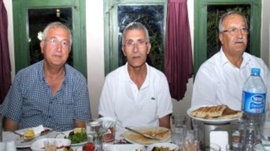 Adanalı Futbol Hakemleri Iftarda Bir Araya Geldi