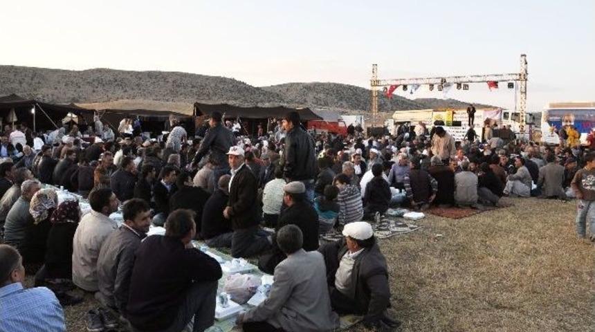 Y&ouml;r&uuml;kler Bakan İ&ccedil;in Alkış Provası Yaptı