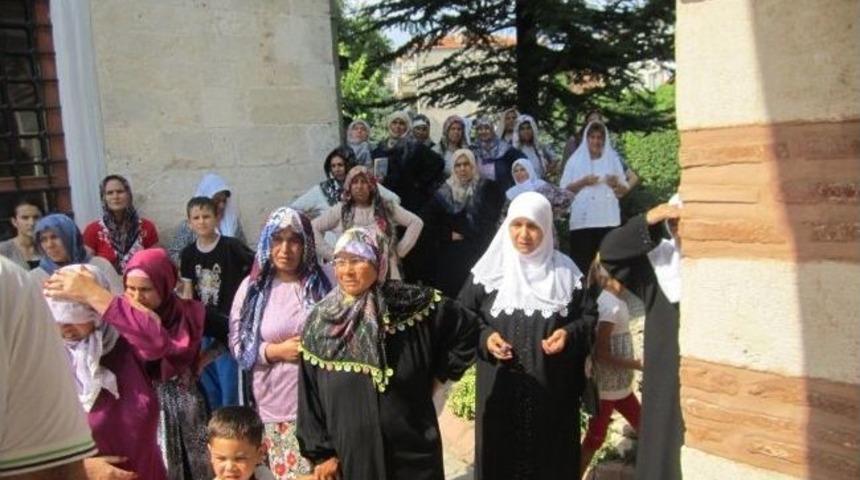 Dernekten, Romanlara K&uuml;lt&uuml;r Gezileri