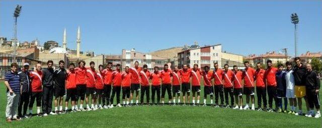 Bayburt Grup Özel İdare Spor Top Başı Yaptı