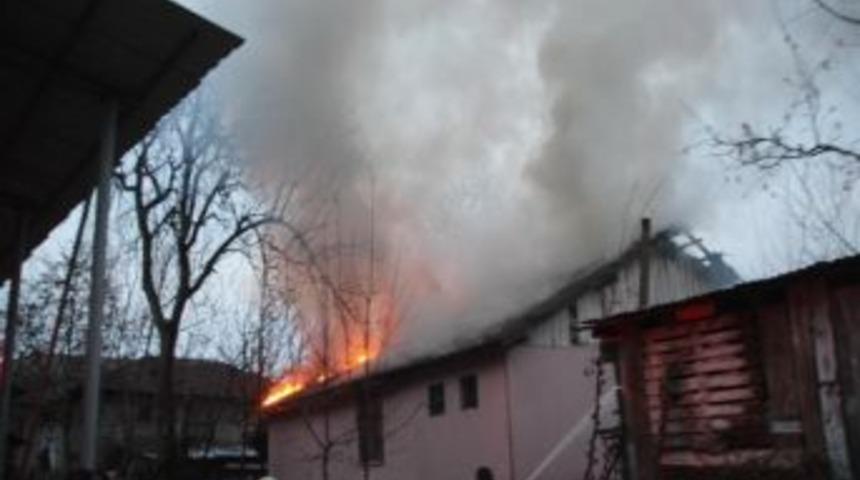 Torbalı Muratbey Mahallesi&rsquo;nde &Ccedil;ıkan Yangın Korkuttu