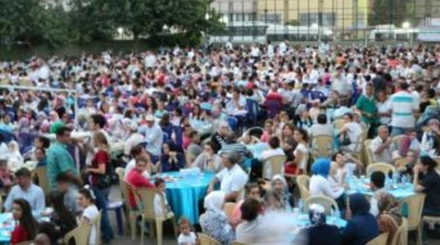 &Ouml;demişli Kuran Kursu &Ouml;ğrencileri İftarda Bir Araya Geldi