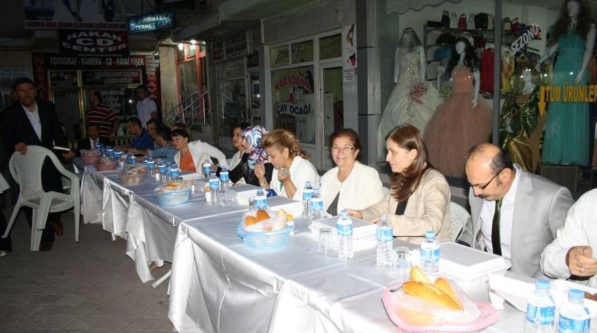 Şerefliko&ccedil;hisar'da Geleneksel Sokak Iftarı Yoğun Ilgi G&ouml;rd&uuml;