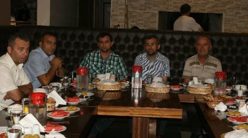 T&uuml;rk Yerel Hizmet-sen D&uuml;zce &Uuml;yeleri İftarda Bir Araya Geldi