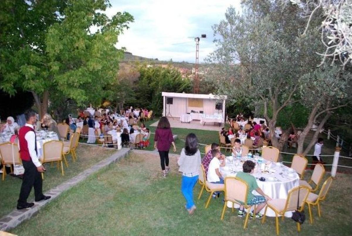 Kuran Kursu &Ouml;ğrencilerinin A&ccedil;ık Havada İftar Keyfi